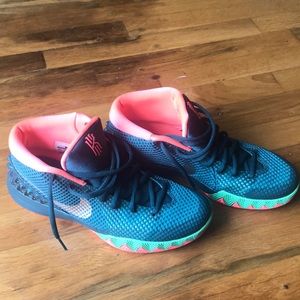 Kyrie 1 fly trap